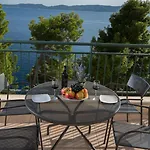 Andrea - Beachfront & Sea-view Terrace Lejlighed *