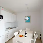 Andrea - Beachfront & Sea-view Terrace Lejlighed