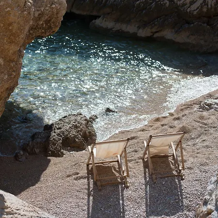 Andrea - Beachfront & Sea-view Terrace Apartamento Marusici (Split-Dalmatia)