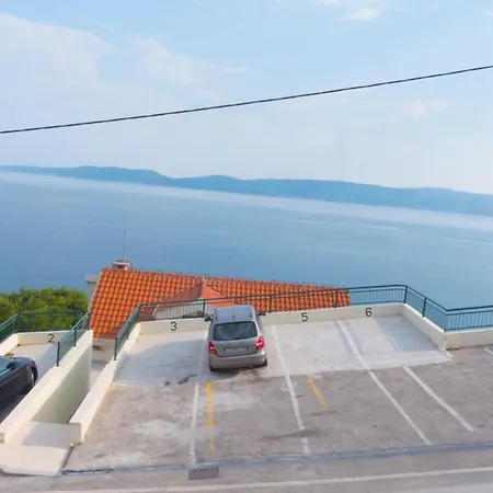 Andrea - Beachfront & Sea-view Terrace Daire