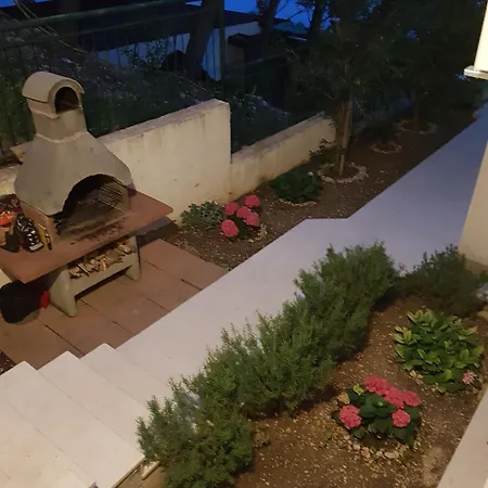 Andrea - Beachfront & Sea-view Terrace Marusici (Split-Dalmatia)