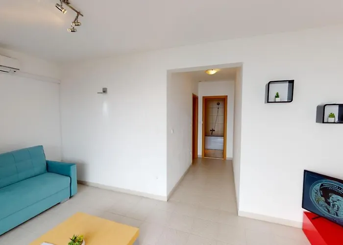 Andrea - Beachfront & Sea-view Terrace شقة