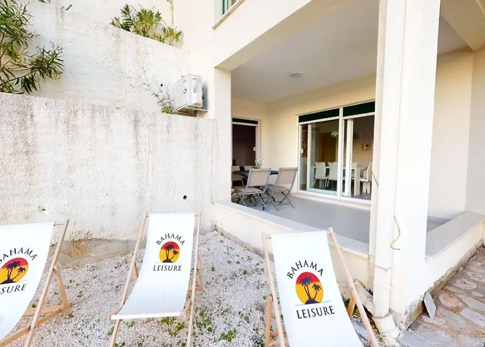 Andrea - Beachfront & Sea-view Terrace Daire