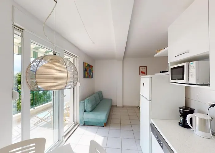 Andrea - Beachfront & Sea-view Terrace شقة