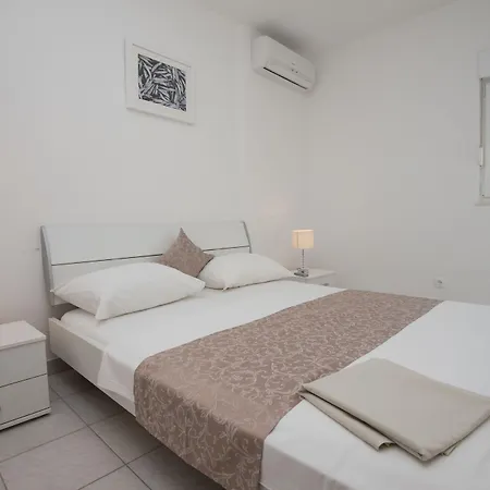 Andrea - Beachfront & Sea-view Terrace Marusici (Split-Dalmatia)