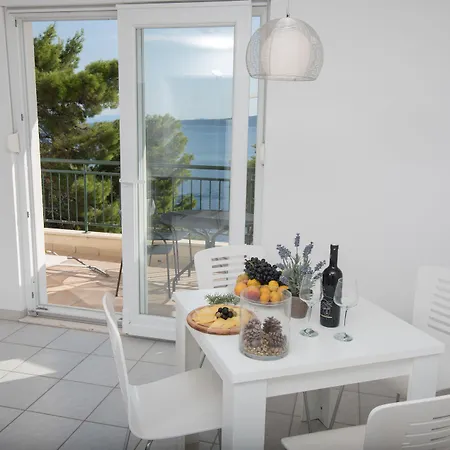 Andrea - Beachfront & Sea-view Terrace Апартаменти Marusici (Split-Dalmatia)