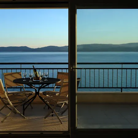 Apartmán Andrea - Beachfront & Sea-view Terrace *