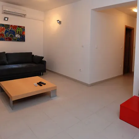 Andrea - Beachfront & Sea-view Terrace Апартаменти