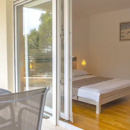 Andrea - Beachfront & Sea-view Terrace *