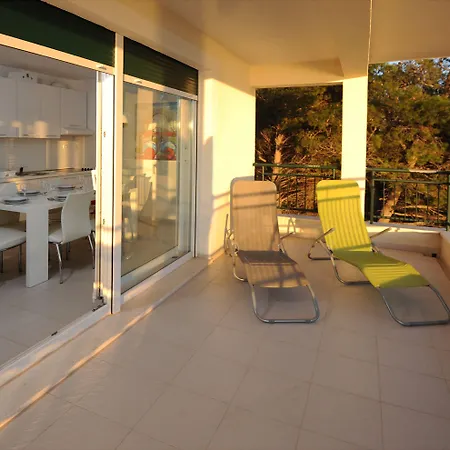 Andrea - Beachfront & Sea-view Terrace Апартаменти *