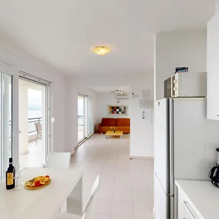 Lejlighed Andrea - Beachfront & Sea-view Terrace Marusici (Split-Dalmatia)