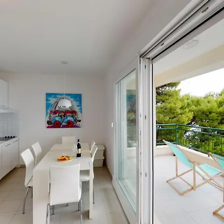 Andrea - Beachfront & Sea-view Terrace Lejlighed