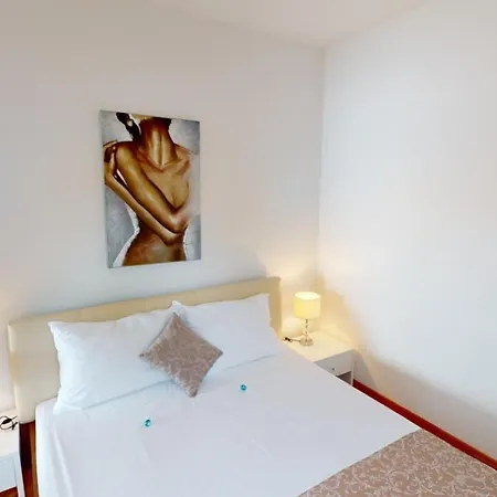 Apartmán Andrea - Beachfront & Sea-view Terrace Marusici (Split-Dalmatia)