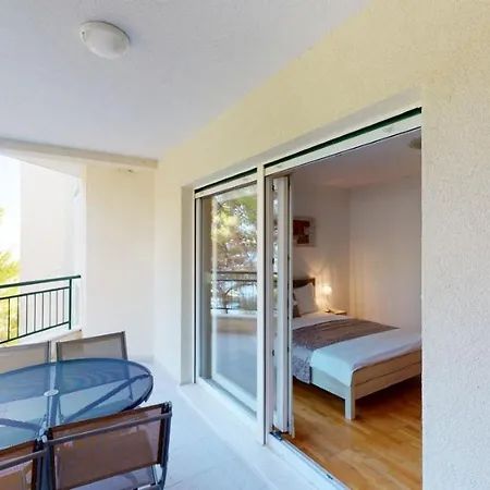 Andrea - Beachfront & Sea-view Terrace Appartement Marusici (Split-Dalmatia)