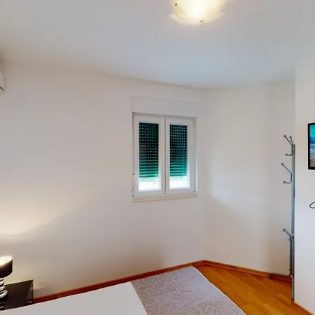 Andrea - Beachfront & Sea-view Terrace Lejlighed Marusici (Split-Dalmatia)