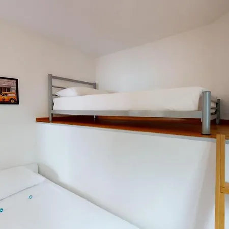 Апартаменти Andrea - Beachfront & Sea-view Terrace