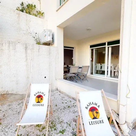 Andrea - Beachfront & Sea-view Terrace Apartmán