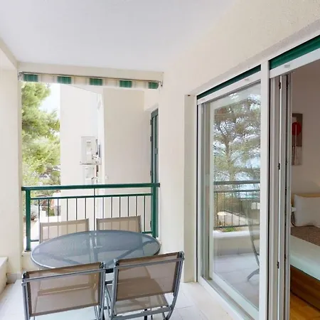 Апартаменти Andrea - Beachfront & Sea-view Terrace Marusici (Split-Dalmatia)