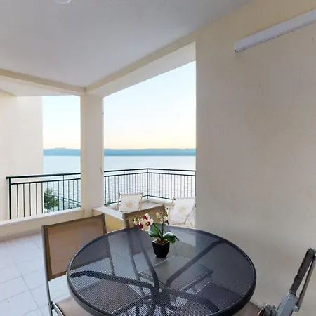 Andrea - Beachfront & Sea-view Terrace Lejlighed Marusici (Split-Dalmatia)