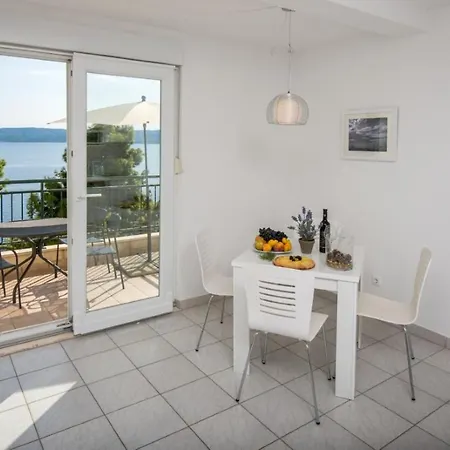 Andrea - Beachfront & Sea-view Terrace * Marusici (Split-Dalmatia)