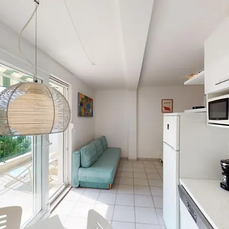 Andrea - Beachfront & Sea-view Terrace Lejlighed